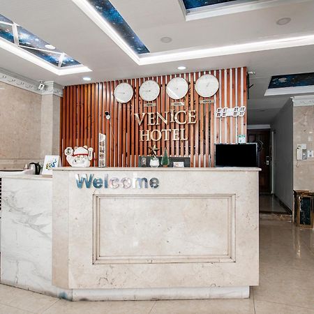 RedDoorz Venice Hotel Ho Chi Minh-stad Buitenkant foto