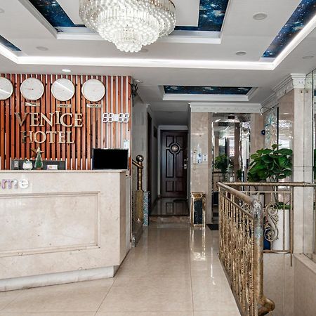 RedDoorz Venice Hotel Ho Chi Minh-stad Buitenkant foto